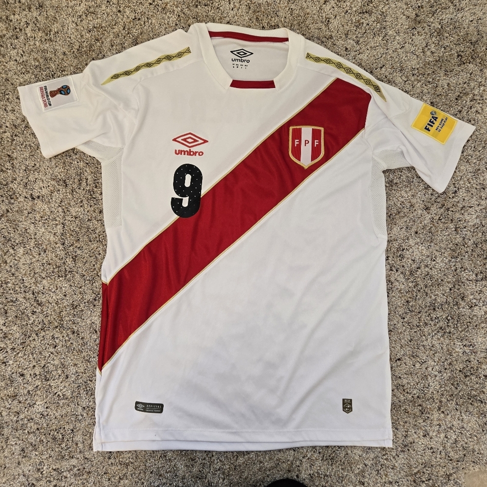 Peru‎ 2018 World Cup Guerrero #9 Umbro Soccer Jersey Size Medium FIFA Patches